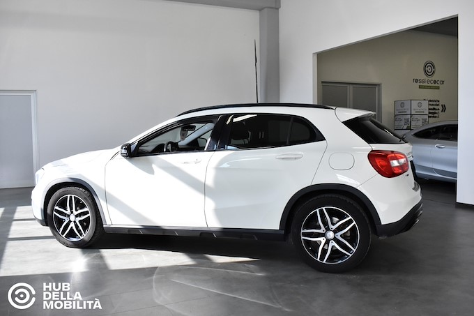 MERCEDES-BENZ GLA 200 d Automatic 4Matic Sport